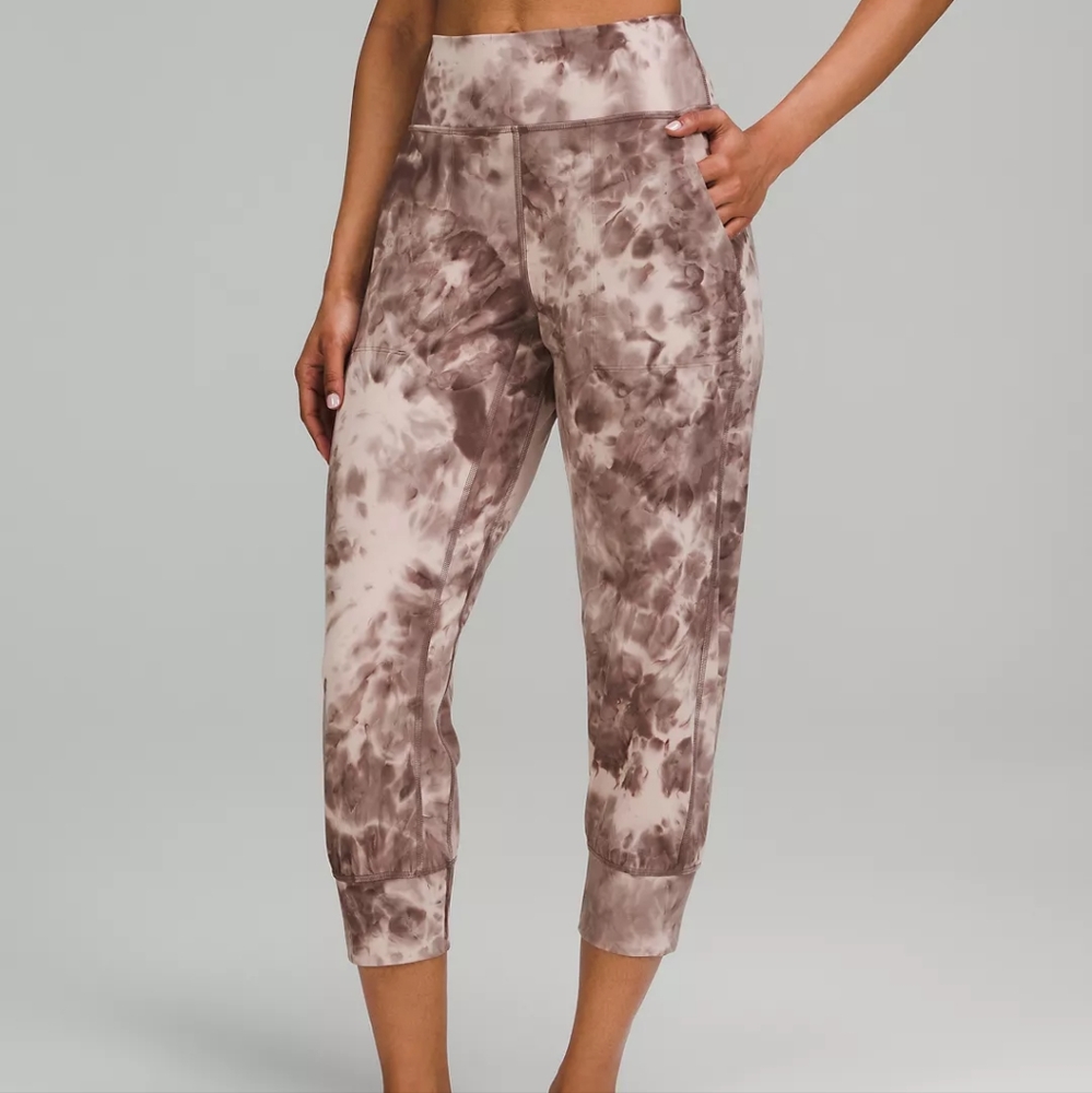 Lululemon align high rise jogger crop size 4